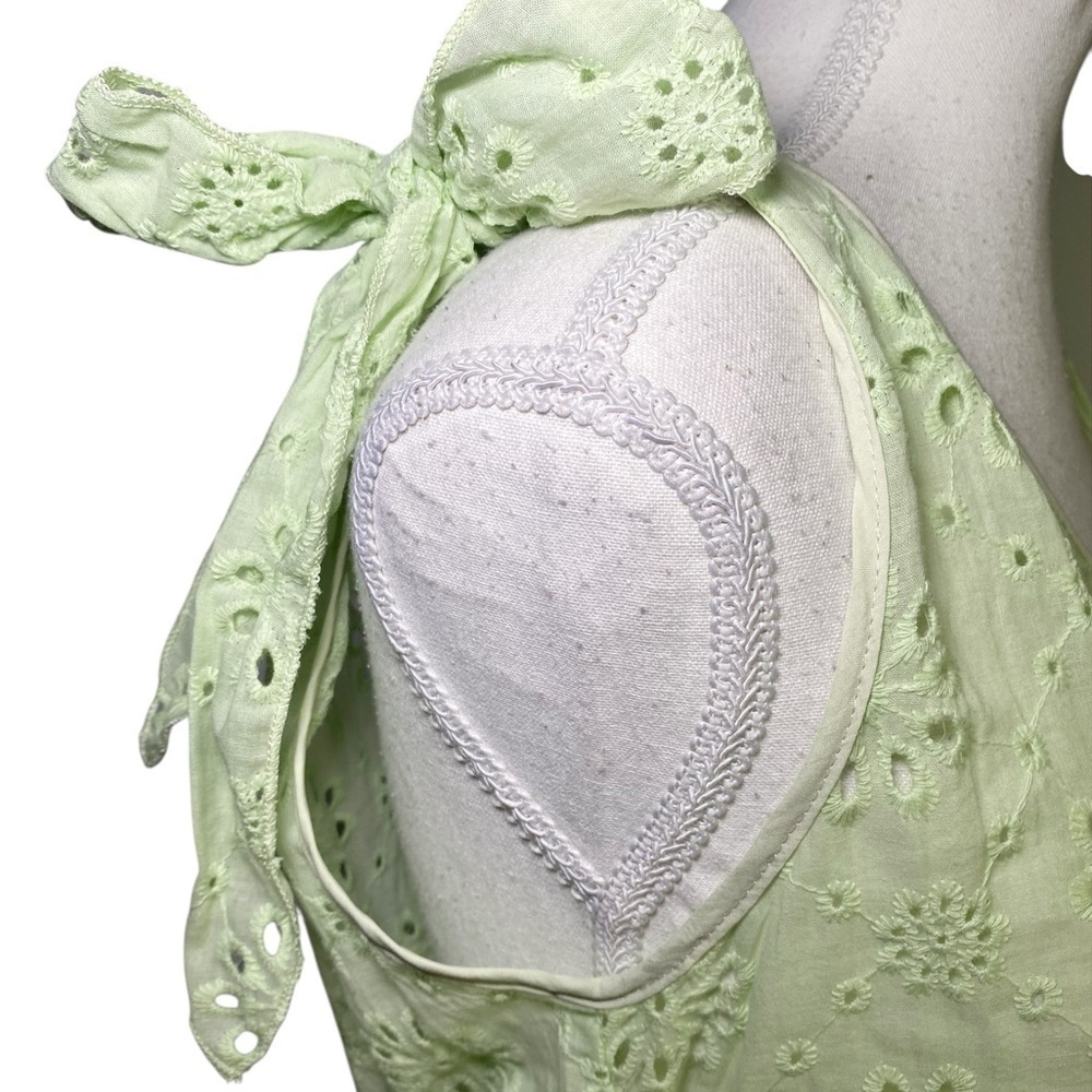 Niay Light Green Sleeveless Eyelet V-Neck Top - Picture 4 of 11